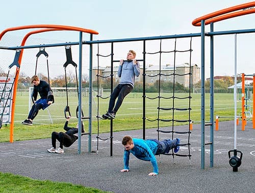 Instalación de Equipamiento Deportivo Plazas